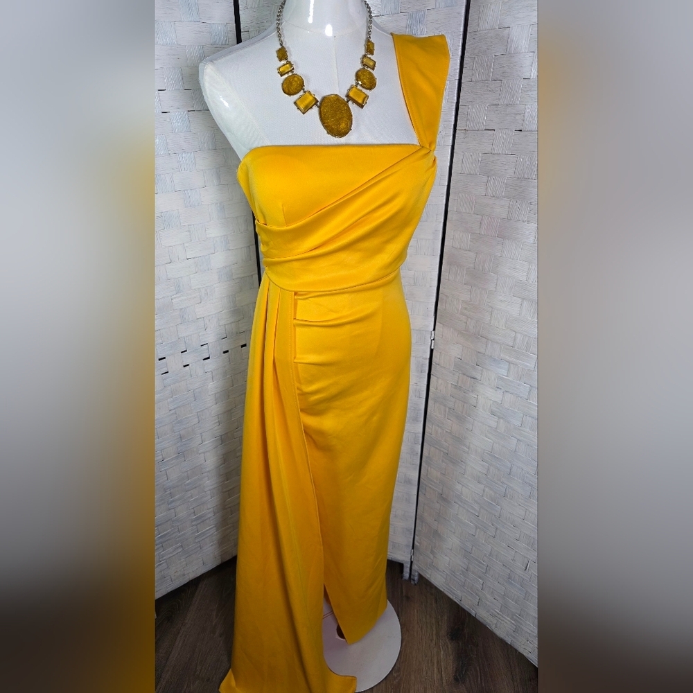 Elegant Yellow Evening Gown - Picture 6 of 9